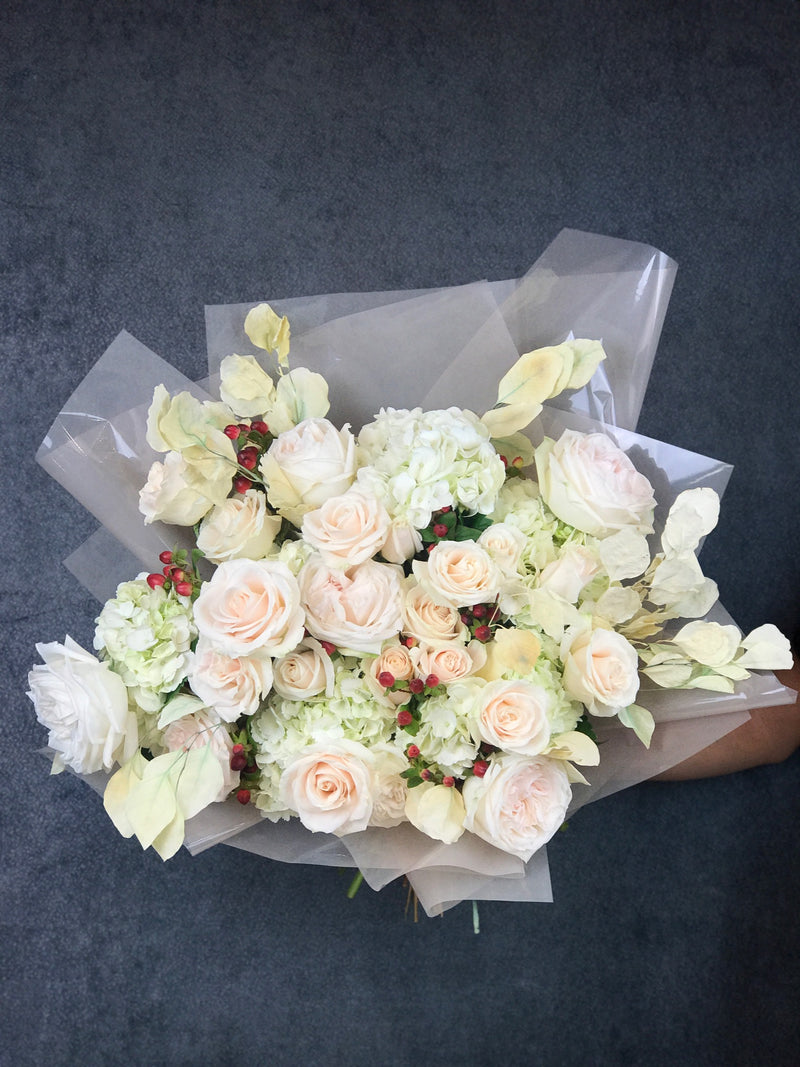 Bouquet of white roses and hydrangea