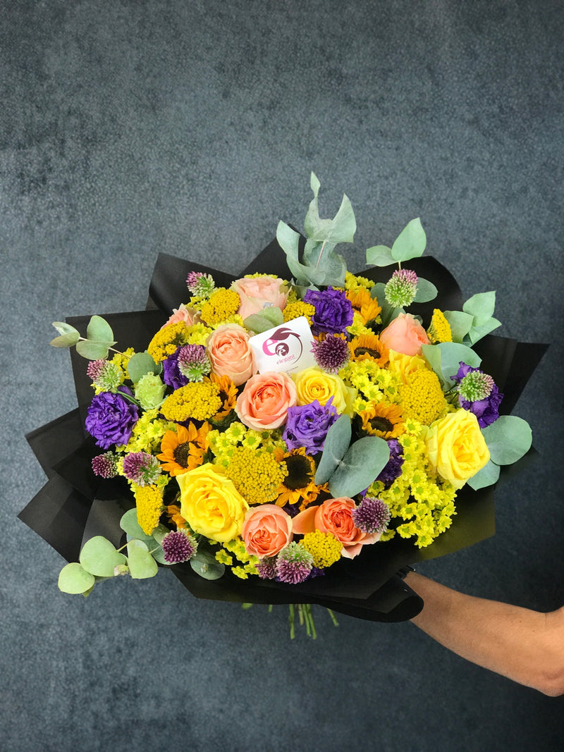 Bouquet of mix roses and sun flowers